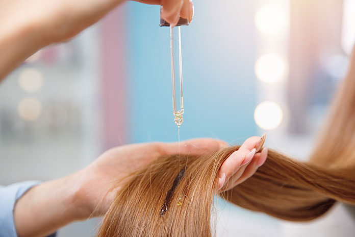 Olejowanie włosów – moda czy sposób na poprawę ich kondycji