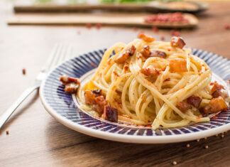 Spaghetti ze śmietaną i boczkiem – prosty przepis