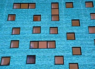 Dobrze umocowana ościeżnica