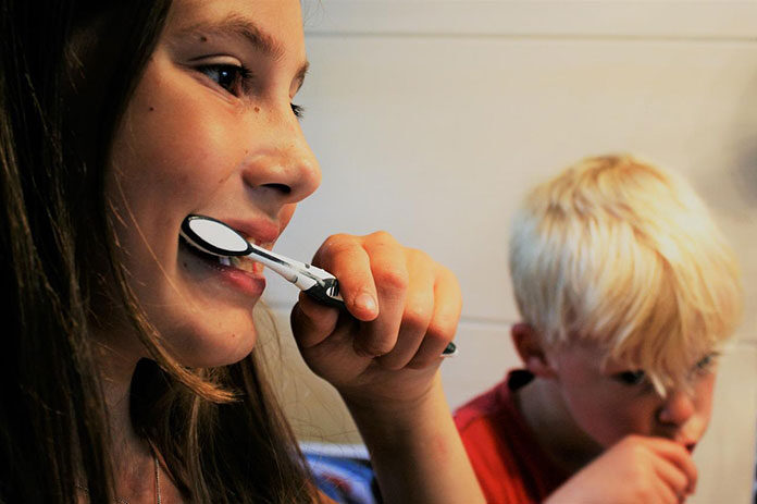 Gadżety, dzięki którym dziecko polubi mycie zębów