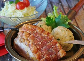 Czy można piec schab w folii aluminiowej?