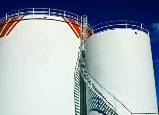 Czy można przechowywać benzynę w garażu?