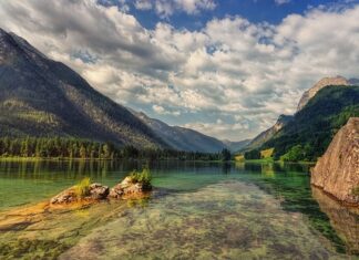 Jak zmierzyć kąt na mapie?
