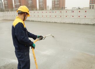 Czy hydroizolację się gruntuje?