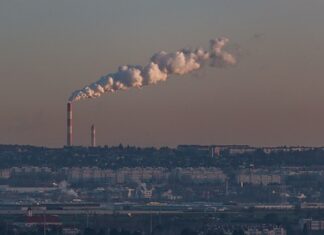 Czy świecą Dymna brudzi ubrania?