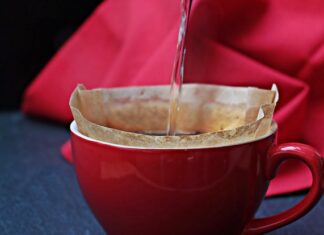 Czy warto filtrować wodę z kranu?