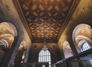 Jak zabezpieczyć sufit pod prysznicem? Jak zabezpieczyć sufit pod prysznicem?